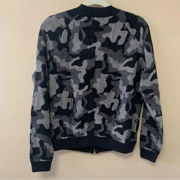 Barefoot Dreams CozyChic Ultra Lite Camo Zip-Up Bomber Size Small - Picture 7 of 10